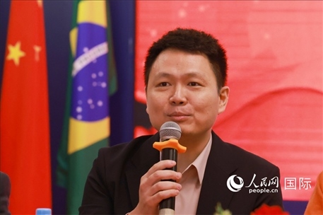 中國駐里約熱內(nèi)盧總領(lǐng)館副總領(lǐng)事王尉育在座談會上致辭。人民網(wǎng)記者 陳海琪攝