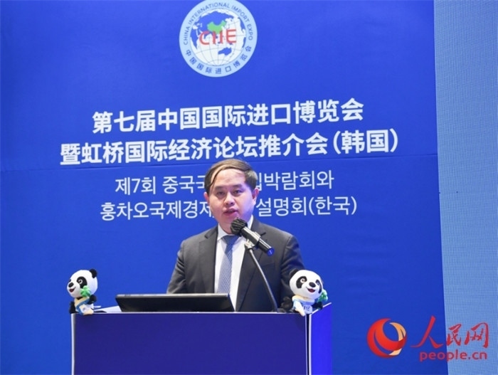 中國(guó)銀行首爾分行副行長(zhǎng)褚?guī)h發(fā)言。人民網(wǎng) 程安康攝