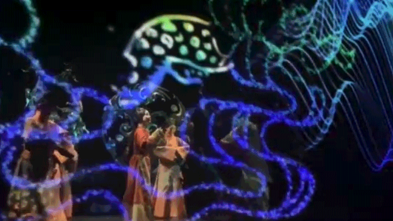 馬王堆復(fù)原動(dòng)態(tài)展《一念·辛追夢》以多媒體視覺影像，為觀眾提供沉浸式視聽感受。