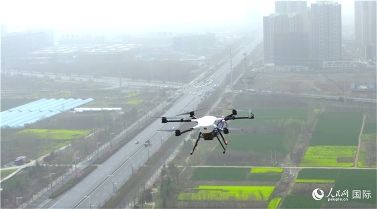 無人機(jī)。人民網(wǎng)記者 劉寧攝