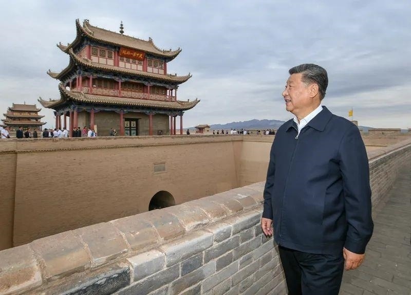 △2019年8月20日，習近平總書記來到嘉峪關關城，登上城樓察看關城整體面貌，聽取河西走廊長城、關隘歷史文化情況介紹。