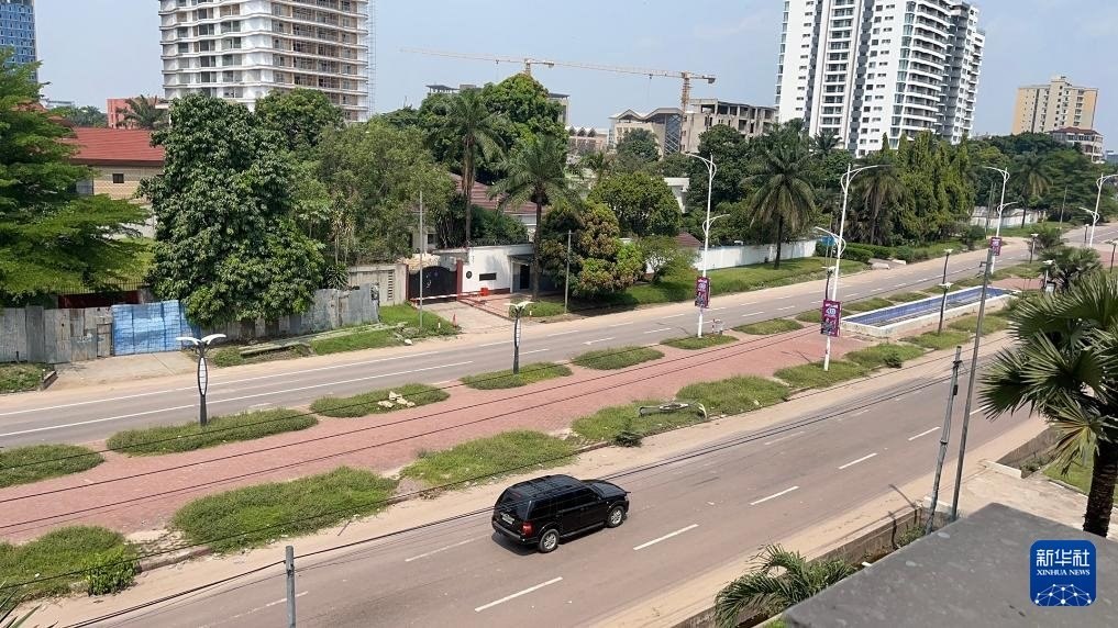 這是5月19日在剛果（金）首都金沙薩拍攝的街景（手機(jī)照片）。新華社發(fā)