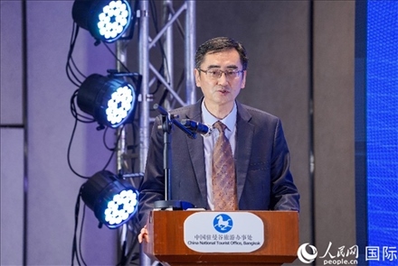 曼谷中國(guó)文化中心兼中國(guó)駐曼谷旅游辦事處主任闕小華發(fā)表演講。（普拉維攝）