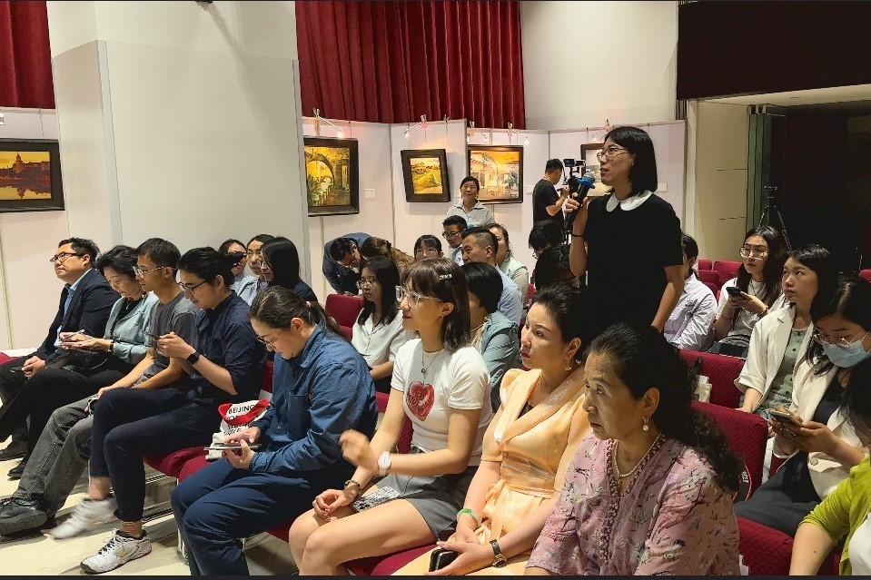 參會記者現(xiàn)場提問。