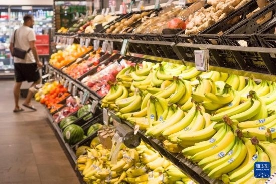 5月24日，顧客在德國柏林一家超市購物。新華社記者 任鵬飛 攝