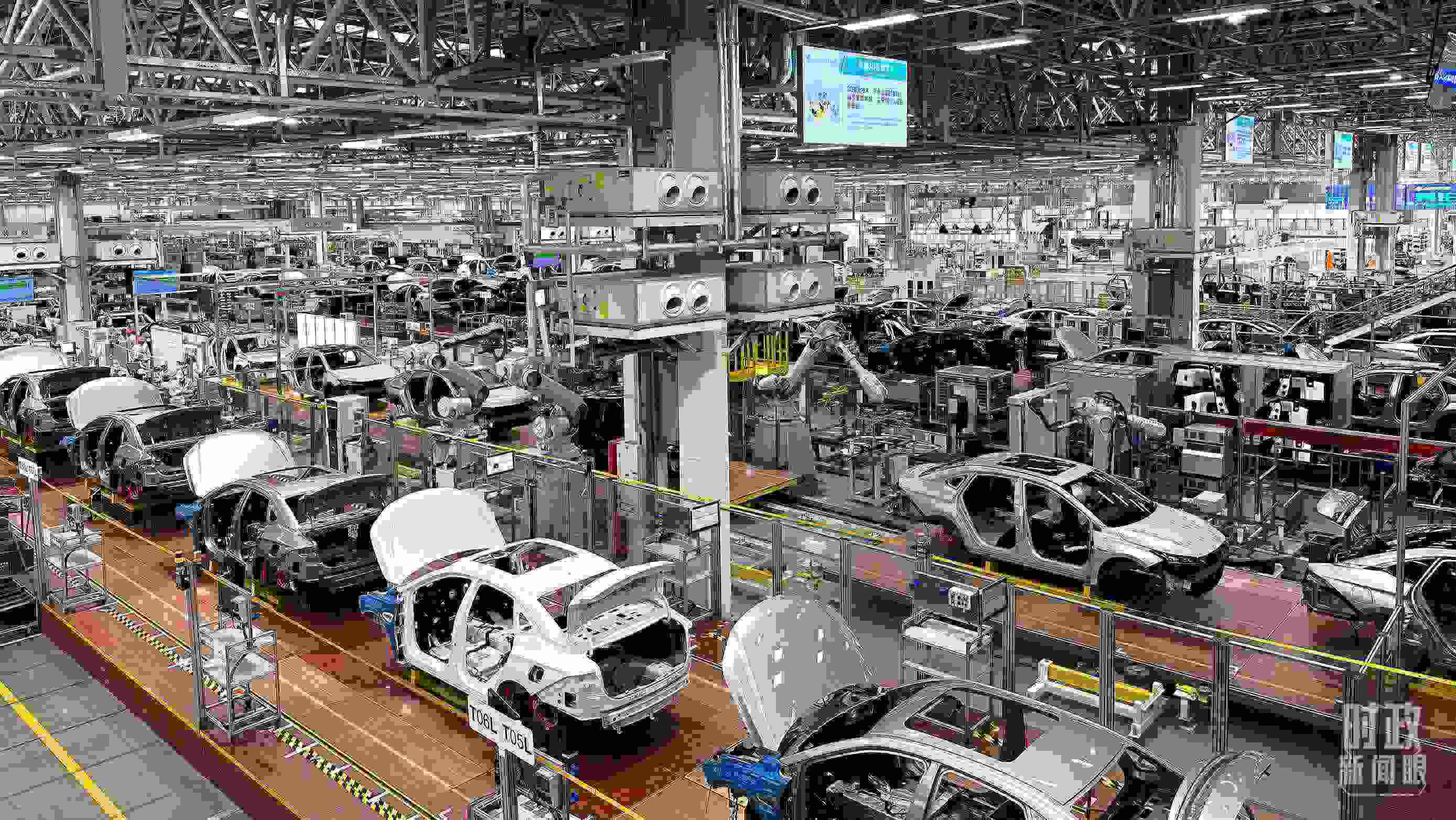 廣州廣汽埃安總裝車間智能生產(chǎn)線。2023年4月，習(xí)近平曾到這里考察。（總臺央視記者趙化拍攝）