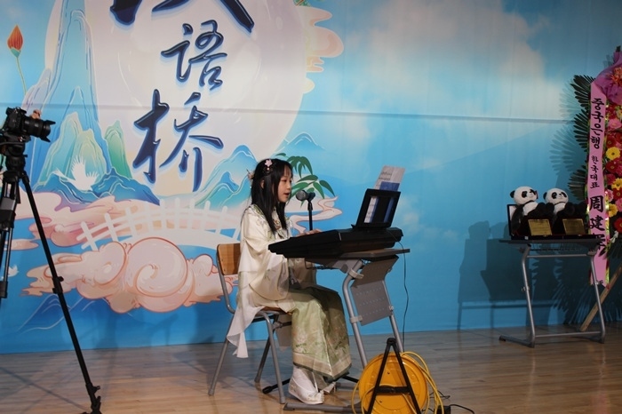 參賽選手在比賽中進行中華才藝展示。