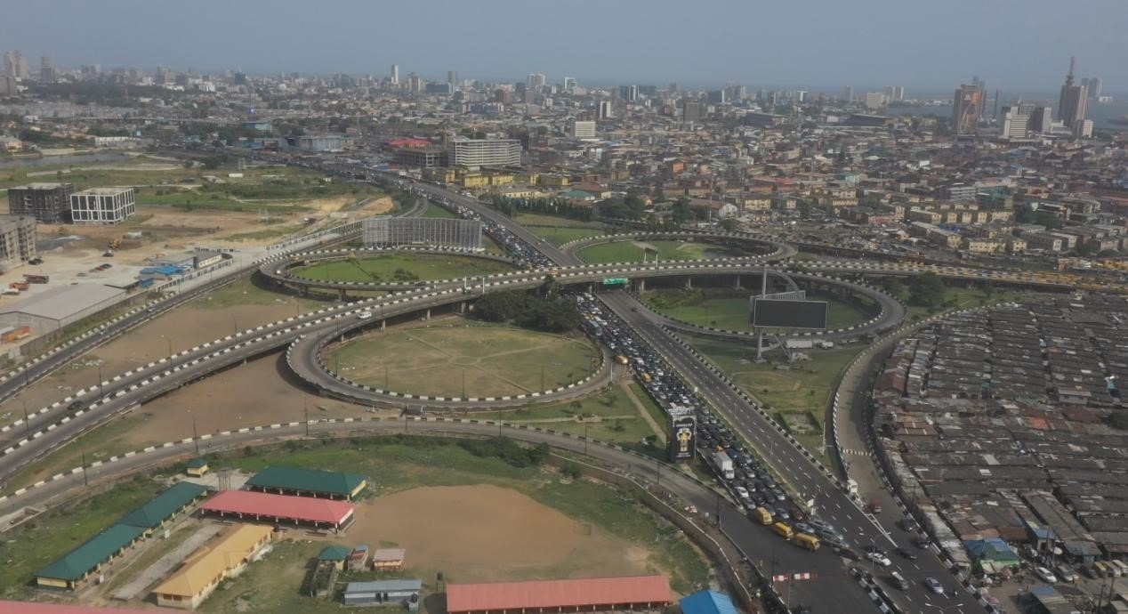 新修復(fù)的尼日利亞拉各斯三號(hào)橋鳥瞰圖。中國(guó)土木尼日利亞有限公司供圖