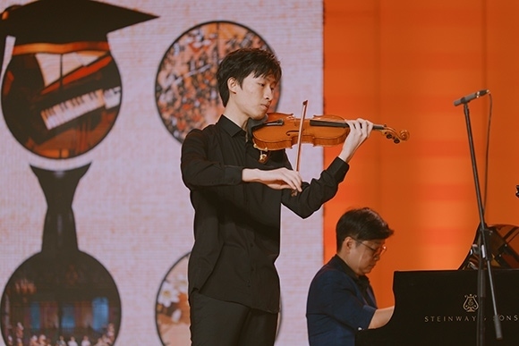 會(huì)議現(xiàn)場(chǎng)。學(xué)校供圖