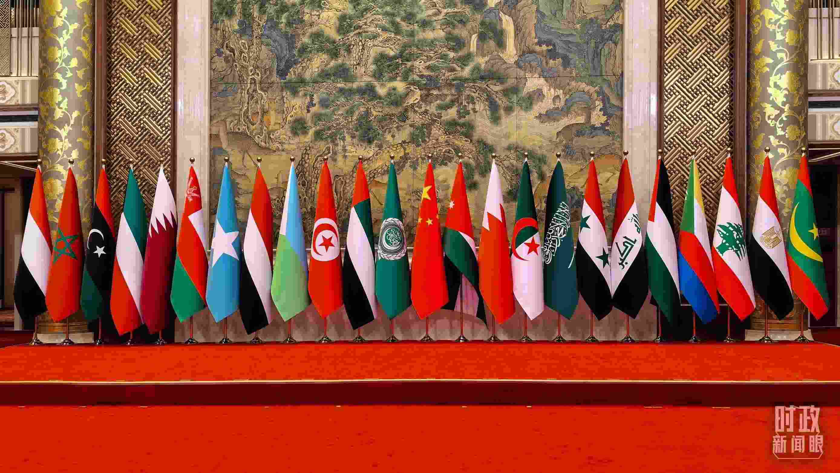 △會(huì)議現(xiàn)場(chǎng)的集體合影區(qū)。（總臺(tái)央廣記者潘毅拍攝）