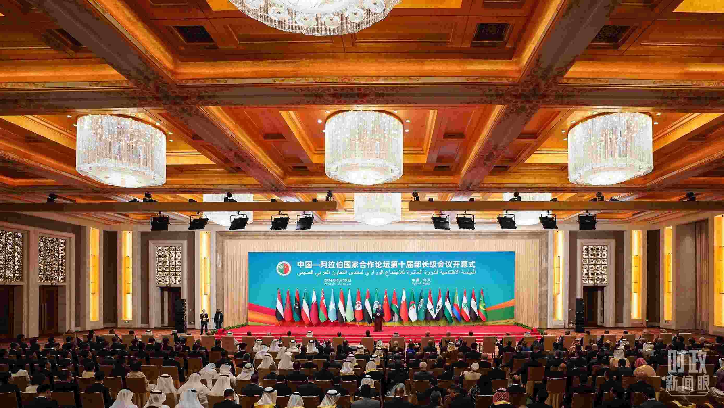 △5月30日開(kāi)幕式現(xiàn)場(chǎng)，阿盟秘書(shū)長(zhǎng)蓋特在致辭。（總臺(tái)國(guó)廣記者李晉拍攝）