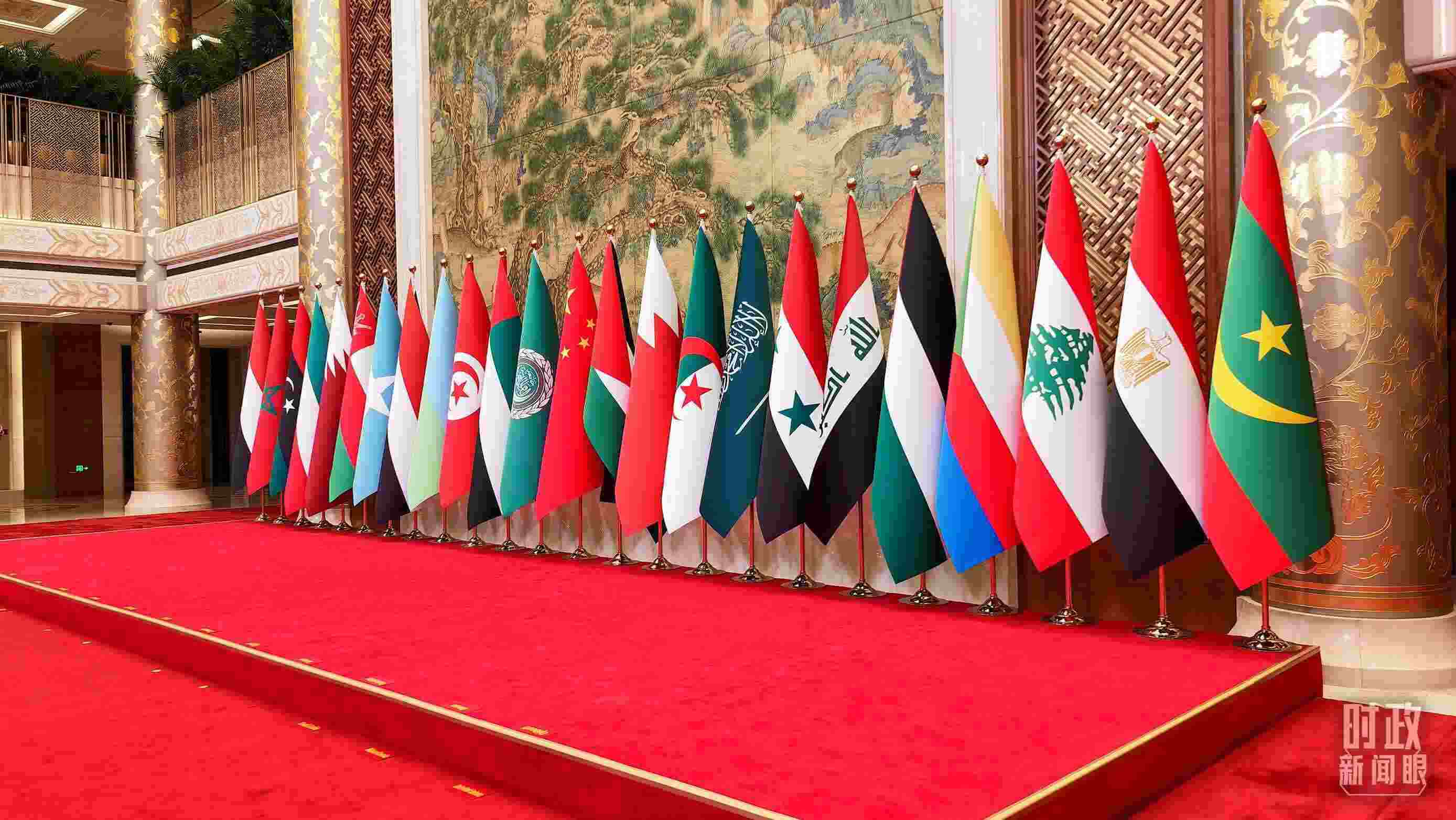 △會(huì)議現(xiàn)場(chǎng)的旗陣。（總臺(tái)央廣記者馬喆拍攝）