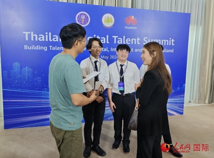 泰國國立法政大學(xué)學(xué)生接受本網(wǎng)采訪。李映民攝