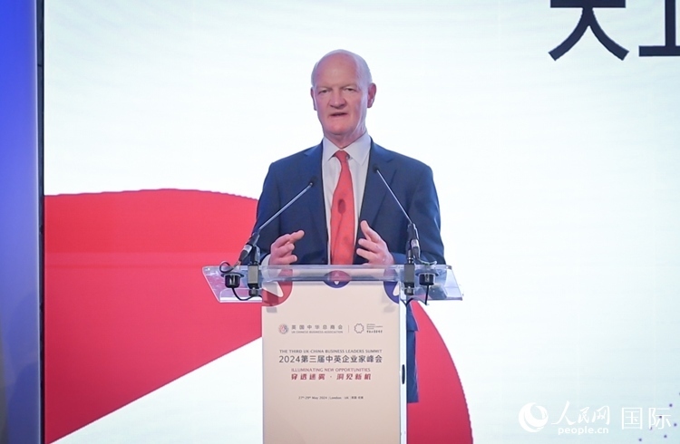 英國(guó)前負(fù)責(zé)大學(xué)與科研事務(wù)的國(guó)務(wù)大臣、英國(guó)皇家學(xué)會(huì)院士大衛(wèi)·威利茨致辭。人民網(wǎng) 郭錦標(biāo)攝