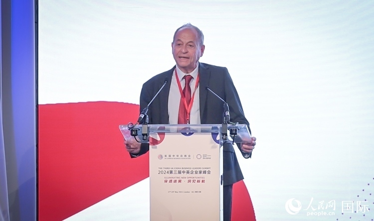 英國(guó)48家集團(tuán)俱樂(lè)部榮譽(yù)主席斯蒂芬·佩里致辭。人民網(wǎng) 郭錦標(biāo)攝