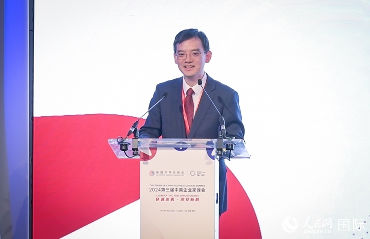 英國(guó)中國(guó)商會(huì)會(huì)長(zhǎng)、中國(guó)銀行倫敦分行行長(zhǎng)方文建致辭。人民網(wǎng) 郭錦標(biāo)攝