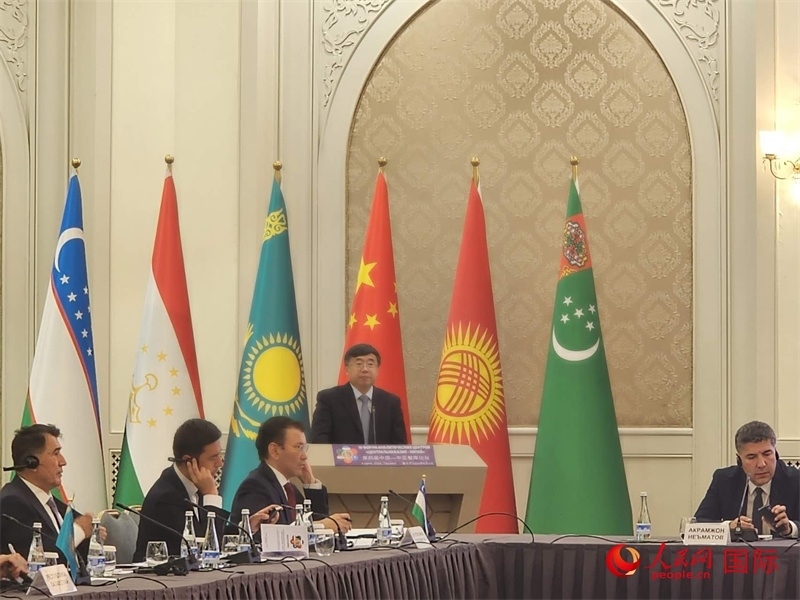 中國(guó)社會(huì)科學(xué)院俄羅斯東歐中亞研究所所長(zhǎng)孫壯志致辭。人民網(wǎng)記者 李強(qiáng)攝