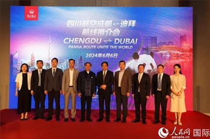 與會嘉賓合影留念。人民網(wǎng)記者張志文攝