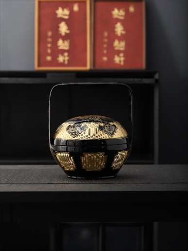 永春漆籃作品《籃犀》。中國(guó)美術(shù)館供圖