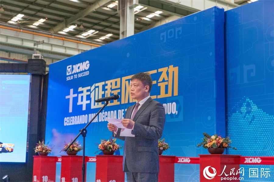 中國貿(mào)促會(huì)駐巴西代表處總代表郭英會(huì)在致辭中表示，過去十年，中巴經(jīng)貿(mào)關(guān)系迅猛發(fā)展，數(shù)百家中國企業(yè)進(jìn)入巴西，投資巴西，為巴西的經(jīng)濟(jì)建設(shè)貢獻(xiàn)中國企業(yè)的力量。 人民日?qǐng)?bào)社拉美中心分社 威廉·科埃略·維亞納攝