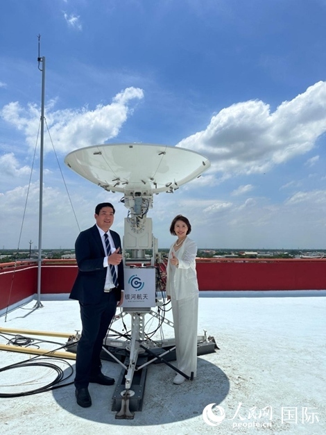 中泰兩國校企合作共贏。左為馬漢科理工大學校長帕納威·普卡亞多，右為銀河航天聯(lián)合創(chuàng)始人劉暢。人民網(wǎng)記者 簡承淵攝