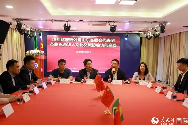 巴西華人文化交流協(xié)會主席上官劍鋒在座談會上致辭。人民網(wǎng)記者 宋亦然攝