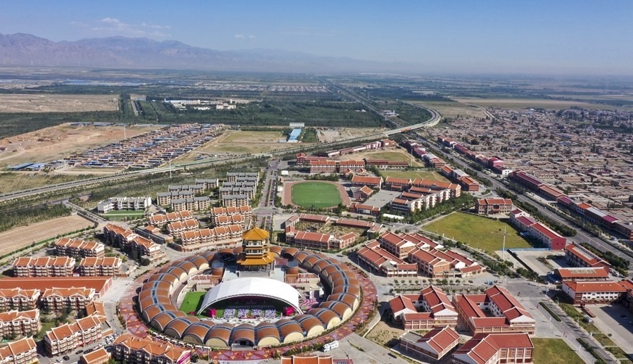 這是2022年9月7日拍攝的寧夏銀川市閩寧鎮(zhèn)（無(wú)人機(jī)照片）。新華社記者 馮開華 攝