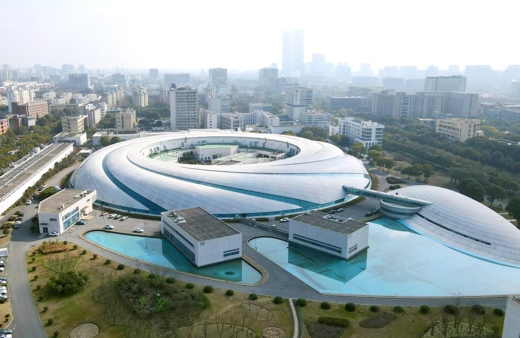 位于上海張江科學(xué)城的“上海光源”（2024年2月27日攝，無人機(jī)照片）。新華社記者 方喆 攝