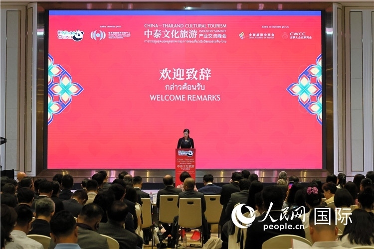 泰國文化部副部長普洛伊·塔尼庫發(fā)表演講。