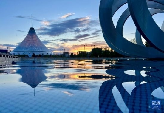 這是7月1日在哈薩克斯坦首都阿斯塔納拍攝的“可汗之帳”購物中心。新華社記者 岳月偉 攝