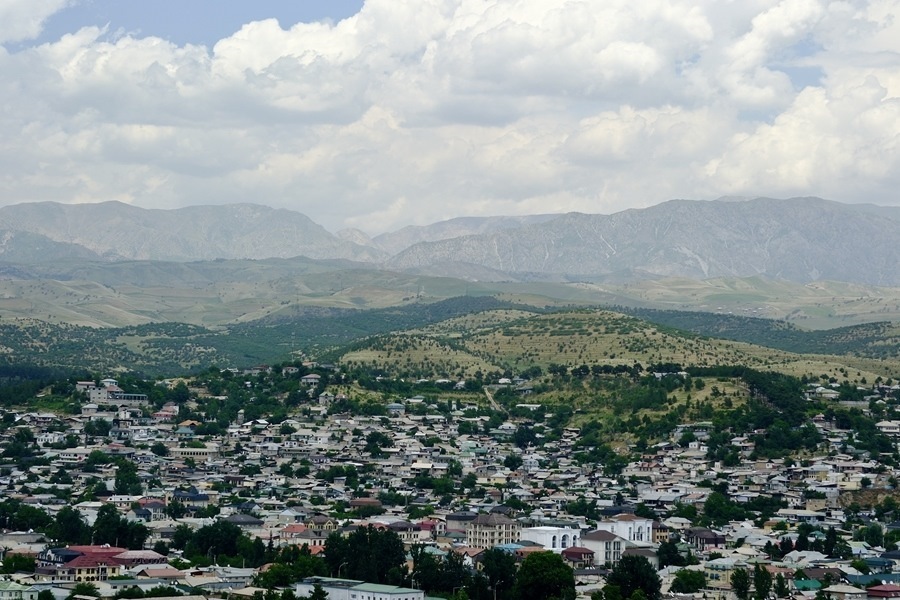 這是2024年6月13日拍攝的塔吉克斯坦首都杜尚別城市風光。新華社記者 鄭開君 攝