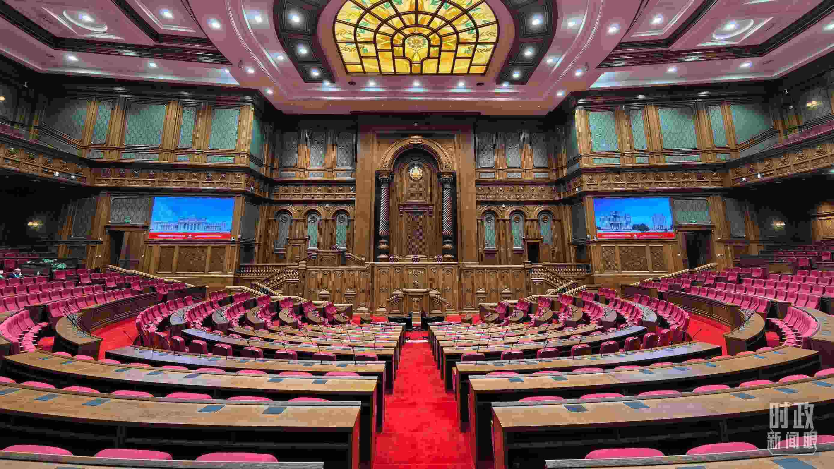 △中方援建塔議會大樓內(nèi)的聯(lián)席議會廳。（總臺央視記者陸泓宇拍攝）