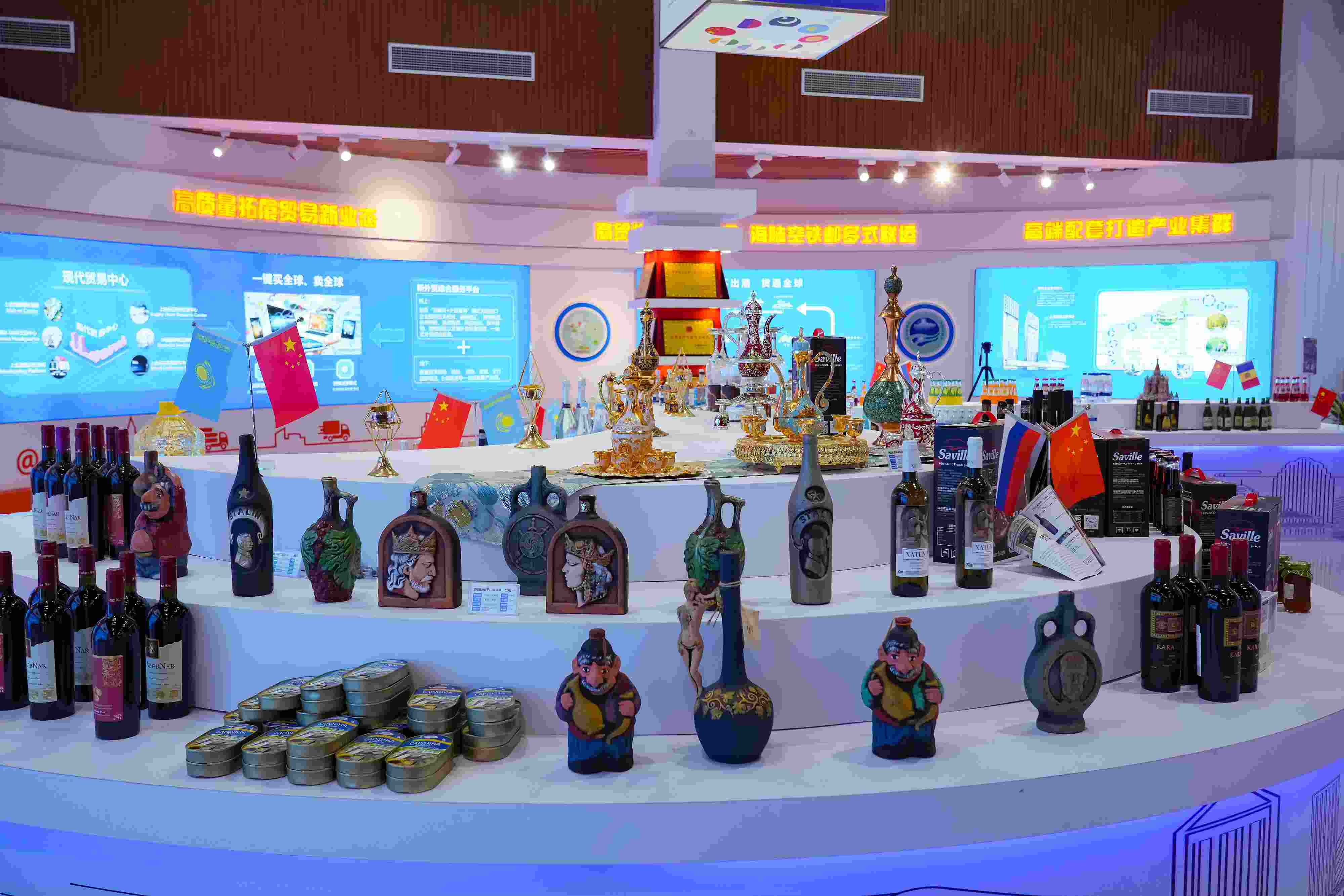 2022年10月19日，青島，上合示范區(qū)展出的上合組織國家特色商品。