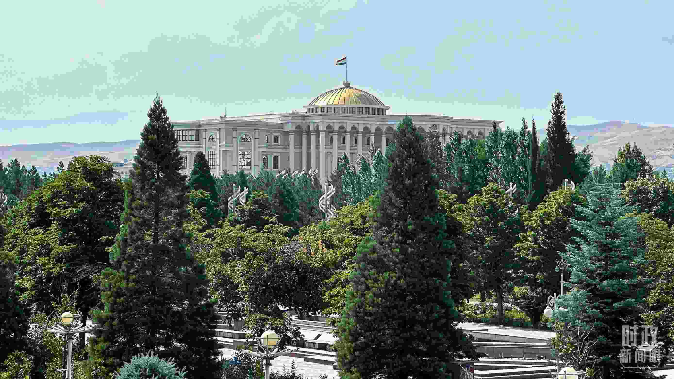 △塔吉克斯坦總統(tǒng)府。（總臺央視記者趙化拍攝）