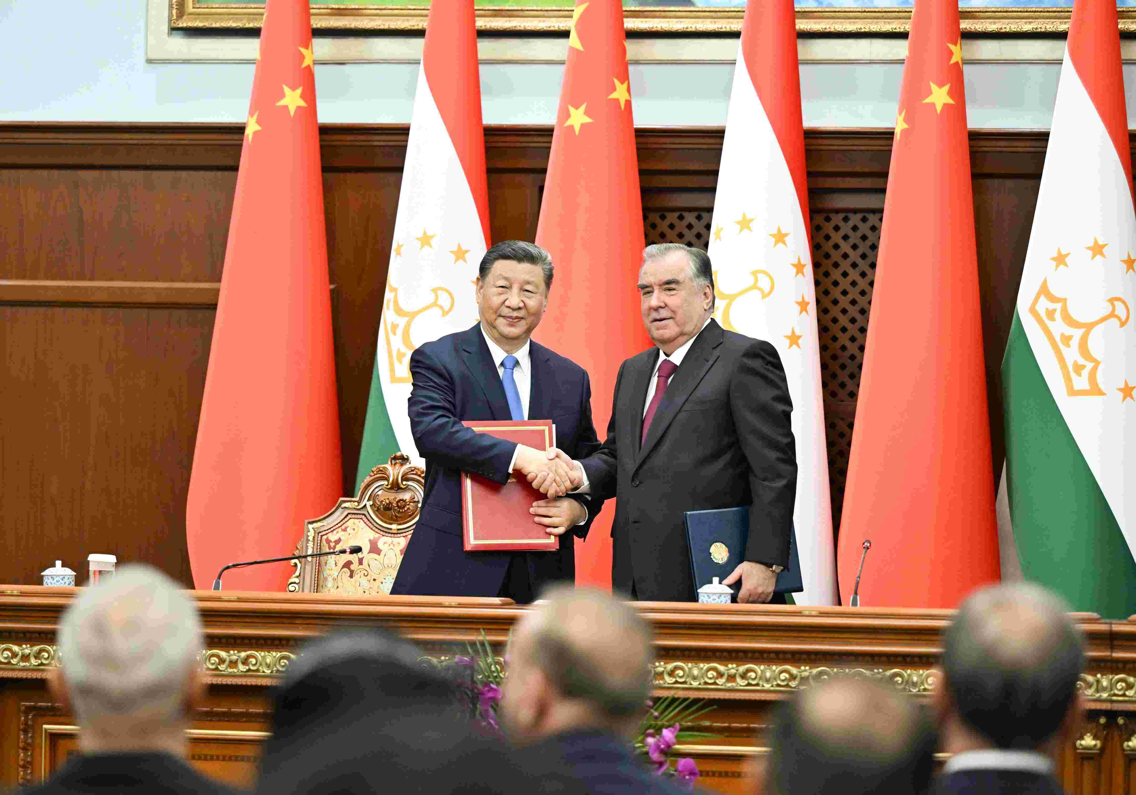 當(dāng)?shù)貢r間2024年7月5日下午，習(xí)近平主席同塔吉克斯坦總統(tǒng)拉赫蒙在杜尚別總統(tǒng)府舉行會談。會談后，兩國元首共同簽署《中華人民共和國和塔吉克斯坦共和國關(guān)于發(fā)展新時代全面戰(zhàn)略合作伙伴關(guān)系的聯(lián)合聲明》。