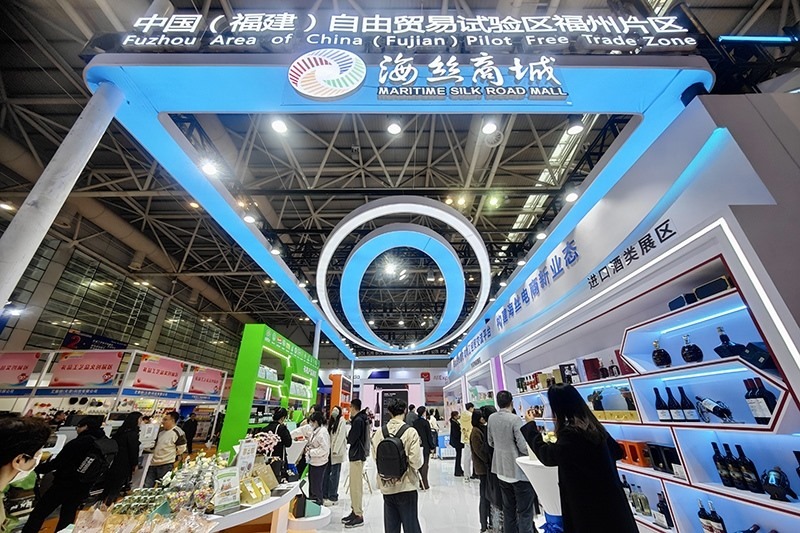 2024年3月18日，第四屆中國跨境電商交易會在福建福州開幕。展會聚焦“鏈接跨境全流域 共建電商新生態(tài)”，集聚全國80余個外貿產業(yè)帶的上千家供應鏈企業(yè)。