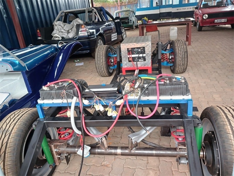 “老爺車”的跟上電動潮流。索尚古夫技術(shù)高中供圖