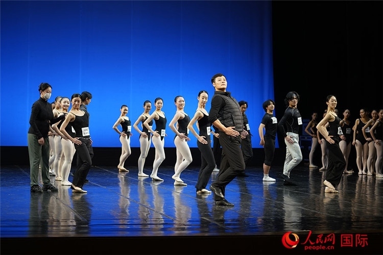 3月26日，松山芭蕾舞團青年代表團成員在中央芭蕾舞團交流學習。人民網(wǎng)記者 張麗婭攝