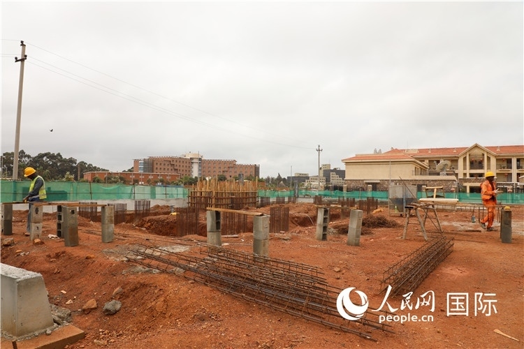 圖為孔子學(xué)院項目施工現(xiàn)場。人民網(wǎng)記者 沈小曉攝。