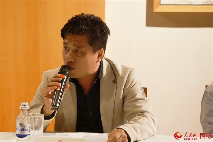 巴西中國浙江商會(huì)會(huì)長鄭俠茂在座談會(huì)上致辭。人民網(wǎng)記者 陳海琪攝