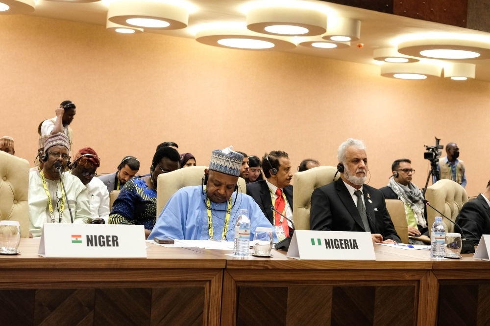 1月20日，與會(huì)代表出席在烏干達(dá)首都坎帕拉舉行的不結(jié)盟運(yùn)動(dòng)第19次峰會(huì)閉幕式。新華社發(fā)（阿佳拉·納瓦達(dá)攝）