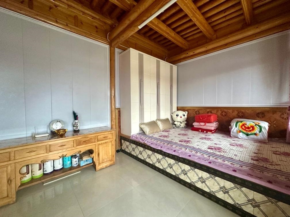 圖為7月13日拍攝的喇德燚家維修加固后的房屋一角。新華社記者 張子琪 攝