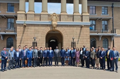 （與會人員合影留念。駐肯使館供圖）