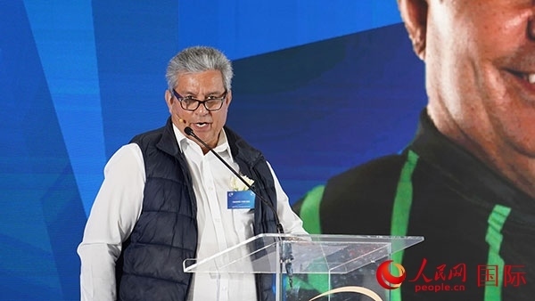 茨瓦尼市市長(zhǎng)委員會(huì)成員漢內(nèi)斯·科茲致辭。人民網(wǎng) 張茜攝