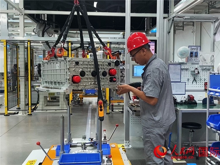 技術人員進行系統(tǒng)化測試。人民網記者 于洋攝