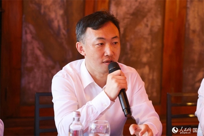 中國(guó)駐里約熱內(nèi)盧代總領(lǐng)事王海濤在座談會(huì)上致辭。人民網(wǎng)記者 陳海琪攝