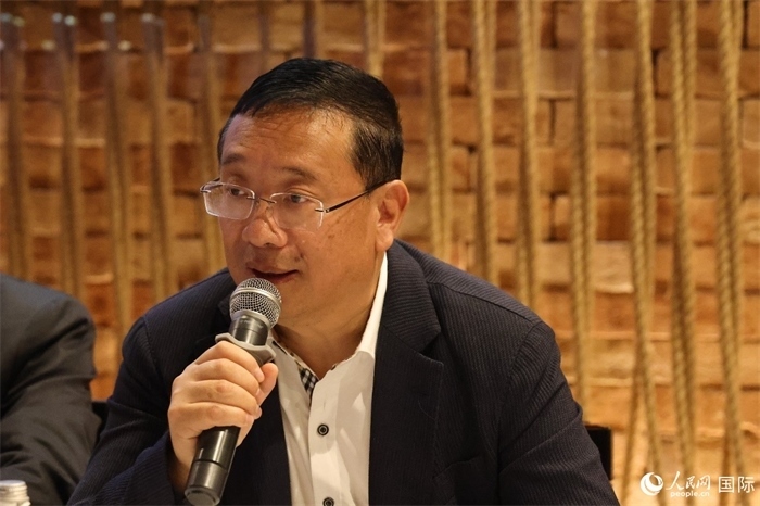 巴西文協(xié)主席上官建峰在座談會上致辭。人民網(wǎng)記者 陳海琪攝