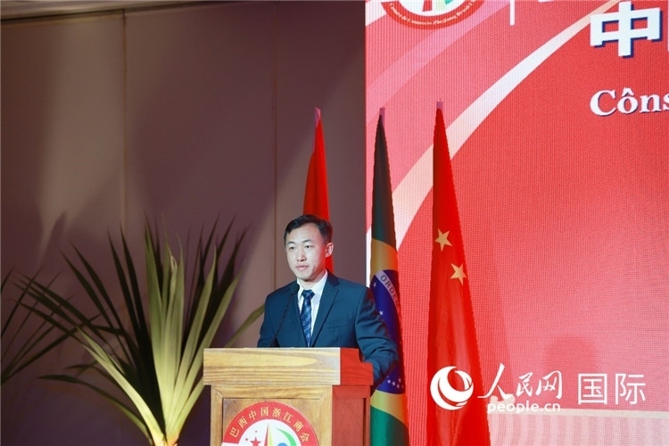 中國駐里約熱內(nèi)盧代總領(lǐng)事王海濤在典禮中致辭。人民網(wǎng)記者 陳海琪攝