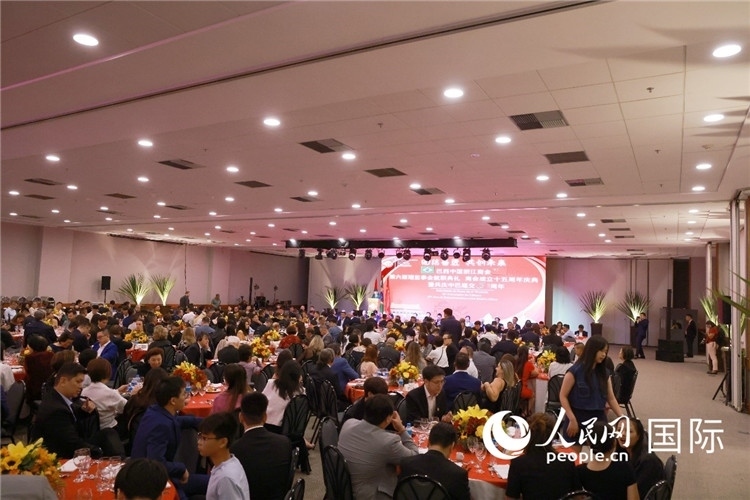 當?shù)貢r間8月24日晚，巴西中國浙江商會第六屆理監(jiān)事會就職典禮在里約熱內(nèi)盧舉行。圖為就職典禮現(xiàn)場。人民網(wǎng)記者 陳海琪攝