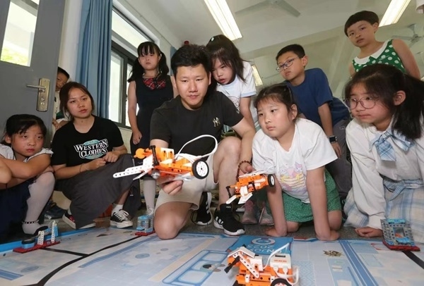 暑托班智能小車課。